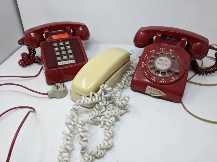 Retro Telephones #1 https://ctbids.com/#!/description/share/115843