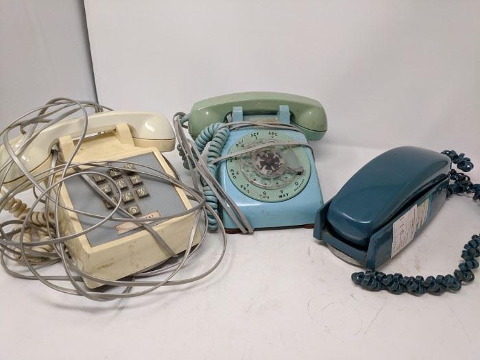 Retro Telephones #2 https://ctbids.com/#!/description/share/115844