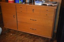 Vintage Dresser 3 Drawers and a Cabinet side