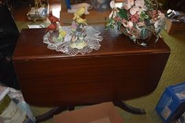 Gorgeous Duncan Phyfe Drop Leaf Table and Decorator Accessories