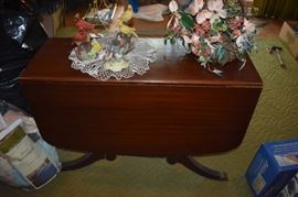 Gorgeous Duncan Phyfe Drop Leaf Table and Decorator Accessories