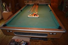 Beautiful Vintage Brunswick 8' Pool Table with Rack, Balls, Cues and More!