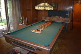 Beautiful Vintage Brunswick 8' Pool Table with Rack, Balls, Cues and More!