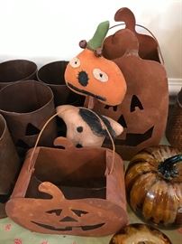 Metal pumpkin baskets