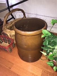 Great large crock-could be TN brown clay
