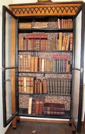 many antiquarian books 