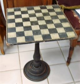 Very Kitch game table