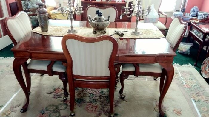 Queen Anne Dining Table w/6 Chairs 