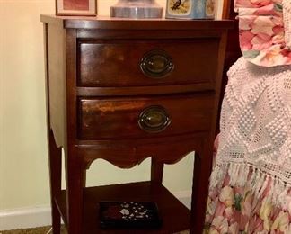 Hepplewhite bedroom table