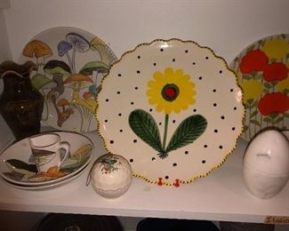 Various pieces of Italian pottery and serving pieces