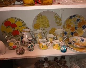Various pieces of Italian pottery and serving pieces