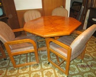 DINING ROOM TABLE WITH 5 GOOD CHAIRS 