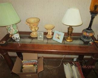 CONSOLE TABLE WITH GLASS INSERT