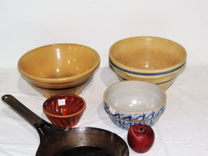 2 BLUE BANDED YELLOW WARE AND 1 SPONGE WARE BOWL