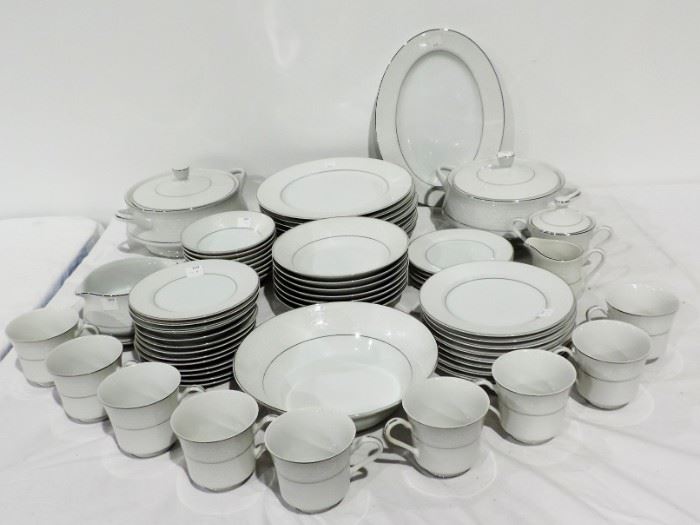 LARGE CHINA DINNER WARE SET