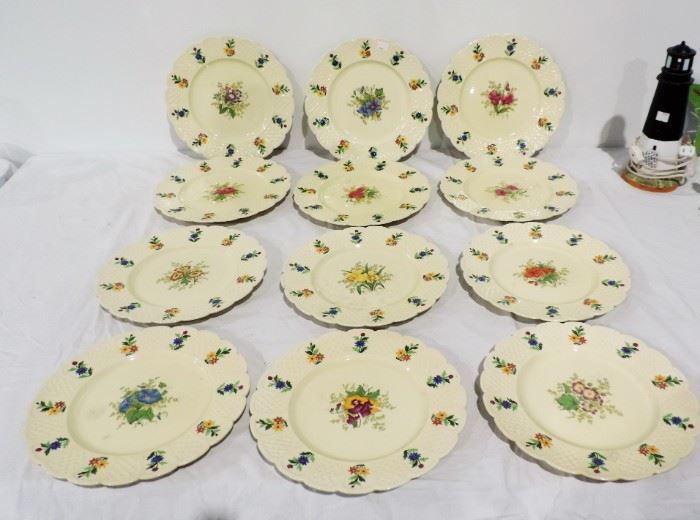 12 PIECE PORCELAIN PLATE LOT