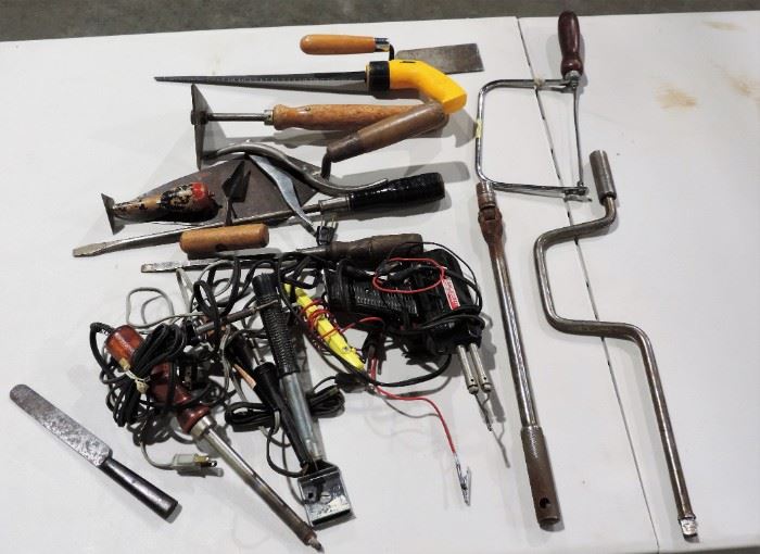 LOT OF HAND TOOLS