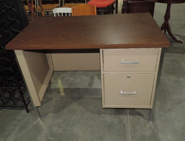 VINTAGE CLEAN METAL DESK