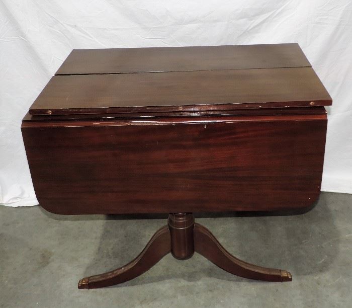 DUNCAN PHYFE DROP LEAF TABLE