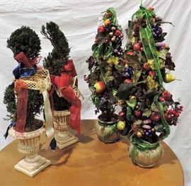 4 HOLIDAY TOPIARY