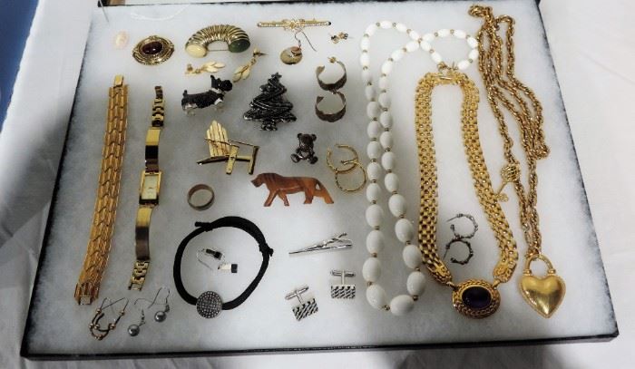 TRAY LOT COSTUME JEWELRY