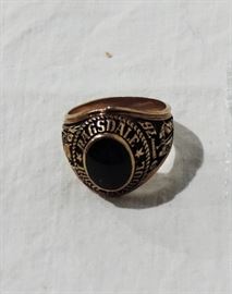 HEAVY 10 K GOLD SCHOOL RING