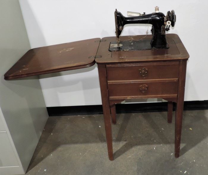 OLD SINGER SEWING MACHINE