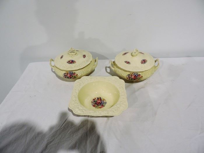 LARGE SET OF VINTAGE DINNER CHINA