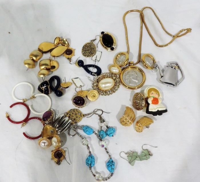 BAG LOT COSTUME JEWELRY