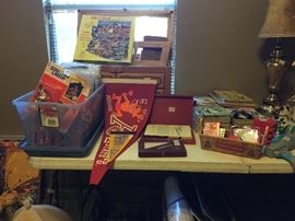 Comic books, vintage toys, Basketball, football and baseball cards - Topps