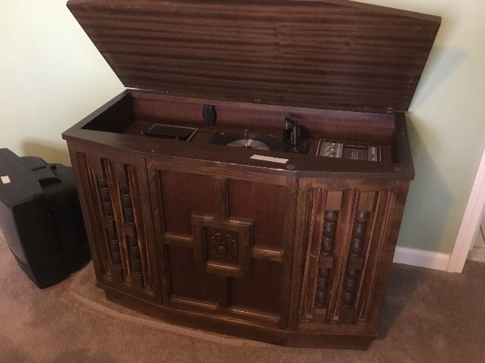 Upstairs Bedroom - vintage record player, radio, and 8nteack player