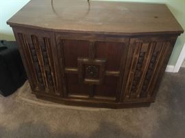 Upstairs Bedroom - vintage record player, radio, and 8nteack player With top closed