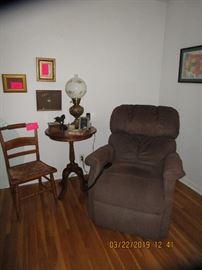 Recliner/Lift Chair.. Chairs.. GWW Lamps, tables, framed artwork... Mirrors......etc....