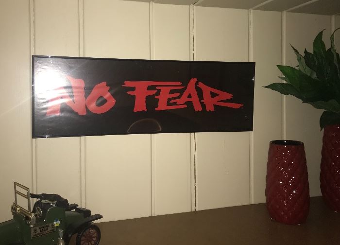 "No Fear" sign