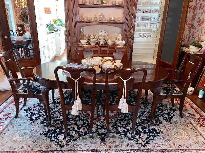 Super looking Queen Anne dining room suite - 6 chairs,2 leaves and pads. RUG NOT FOR SALE