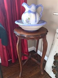 Darling Antique statue/lamp table with picture and bowl