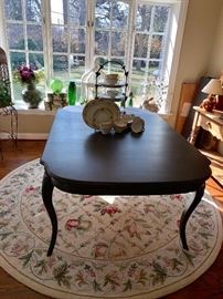 Black finish dinning/kitchen table w/2 leaves -absolutely gorgeous