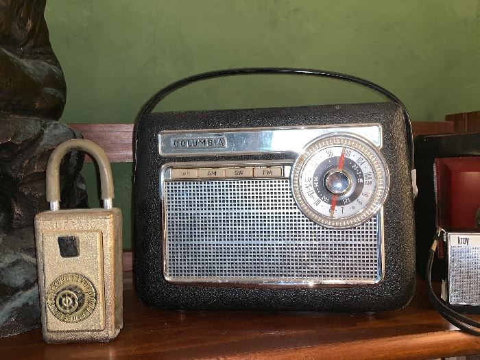 Vintage Columbia AM/FM transistor radio