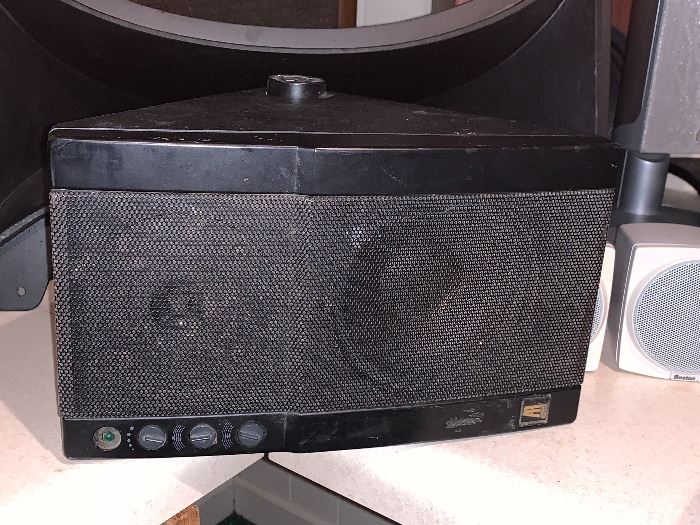 A R speaker