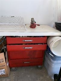 Tool chest on wheels