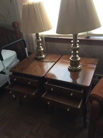 Ethan Allen end table with Stiffel lamps sold separately