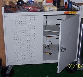 Metal rolling cabinet
