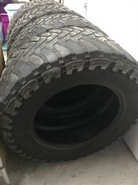 Toyo  40x15.5 r22lt tires 