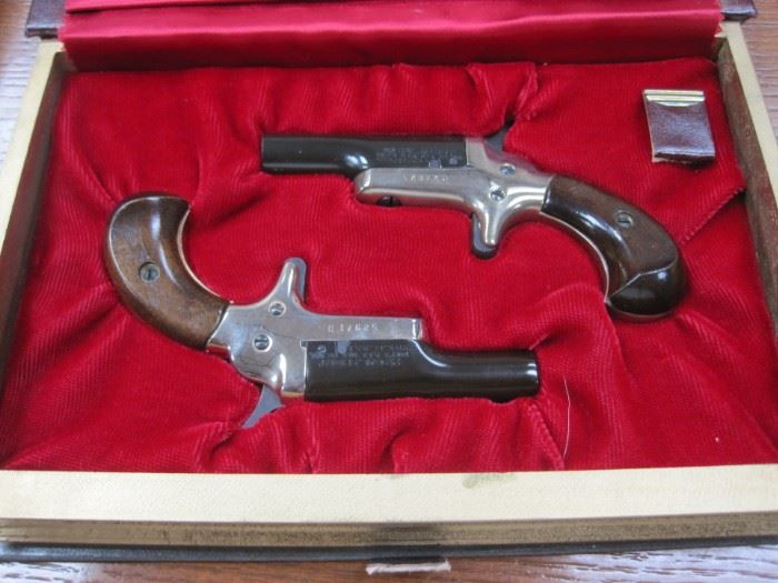 Pair of COLT limited edition commemorative 22 short caliber #4 derringer pistols, Serial #52972D, in original faux book case. Latch of the case is broken.