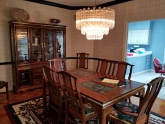 Glass-inlay dining room table with 8 chairs, 2 table leafs, table pads and lighted china cabinet