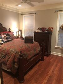 another view of the bed and the great looking chest of drawers
