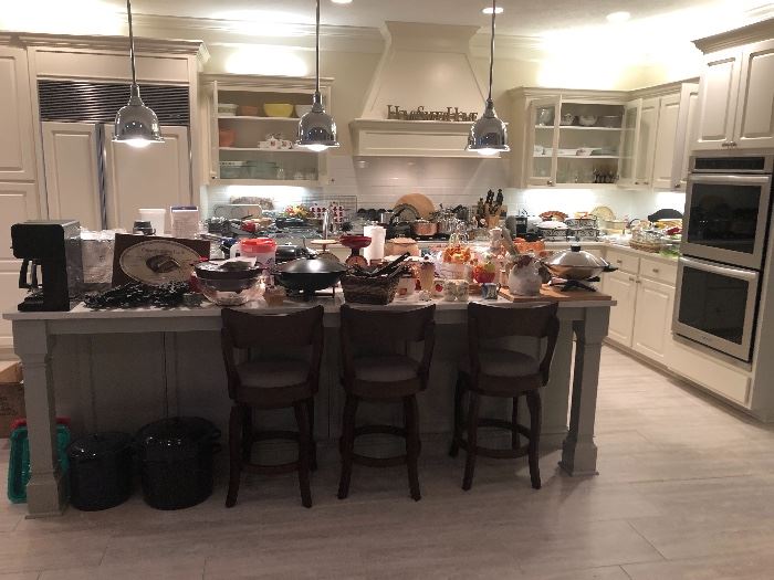 Great kitchen. filled with goodies for your home. Pick up that unusual piece of bakeware or that vintage Pyrex