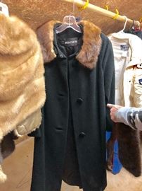Coat with fur collar