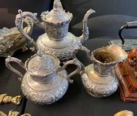 Meriden Silver Plate 3-Piece Tea Set	