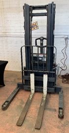 2000 Crown WS2000-30TL Forklift Electric Walkie Palette	 